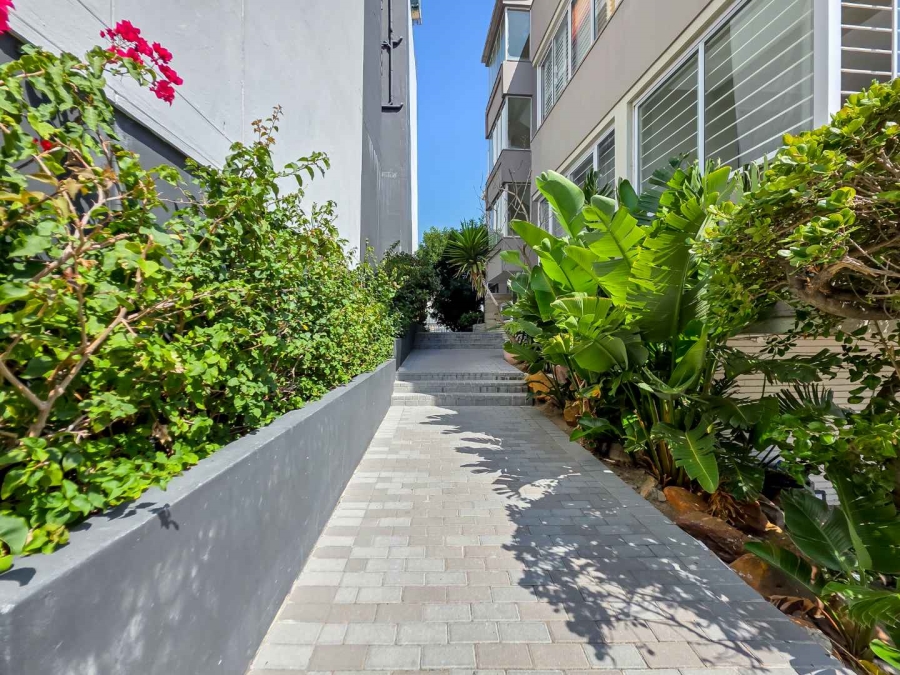 2 Bedroom Property for Sale in Sea Point Western Cape